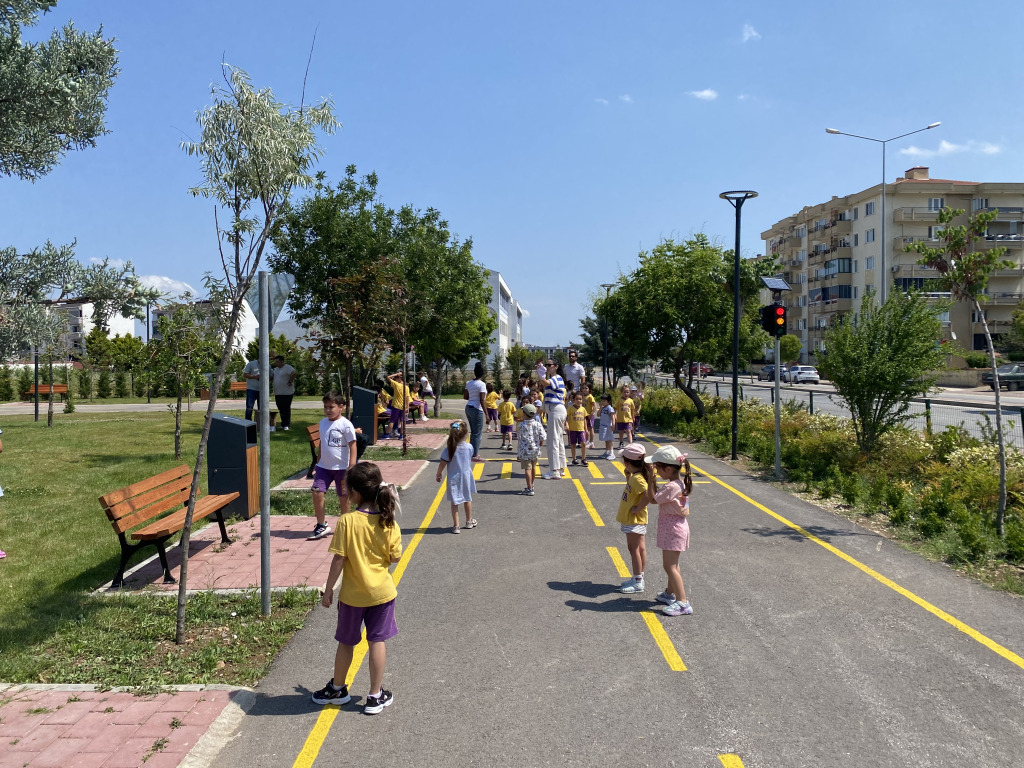 Pedala Bas, Özgür Ol
